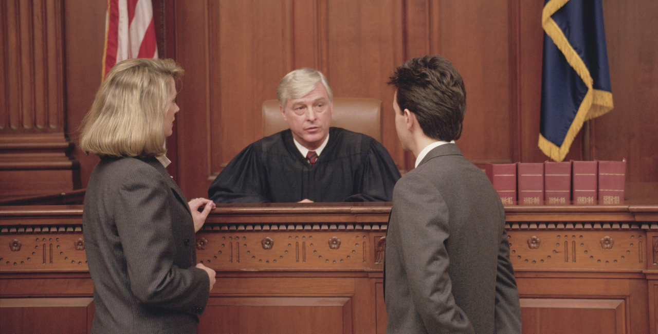 A judge talking to lawyers in a court room